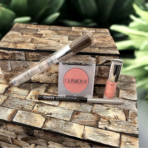 HOST PICK🎉🎈NWT CLINIQUE Powder Blush/Quickliner/Pop Splash Lip Gloss/Blush Brush - Picture 11 of 11